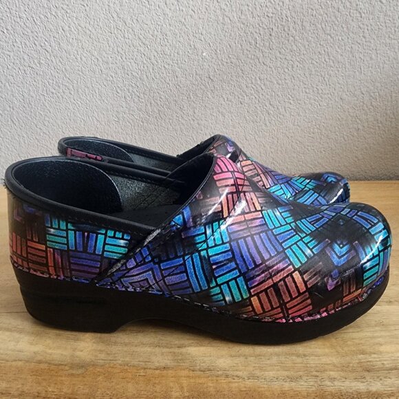 Dansko Professional Clogs Womens Size 38 Leather Nursing Shoes Geometric Pattern - Picture 1 of 15